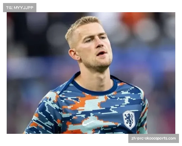 官方：拜仁后卫德利赫特因内收肌紧张缺席合练，对阵皇马防线存疑